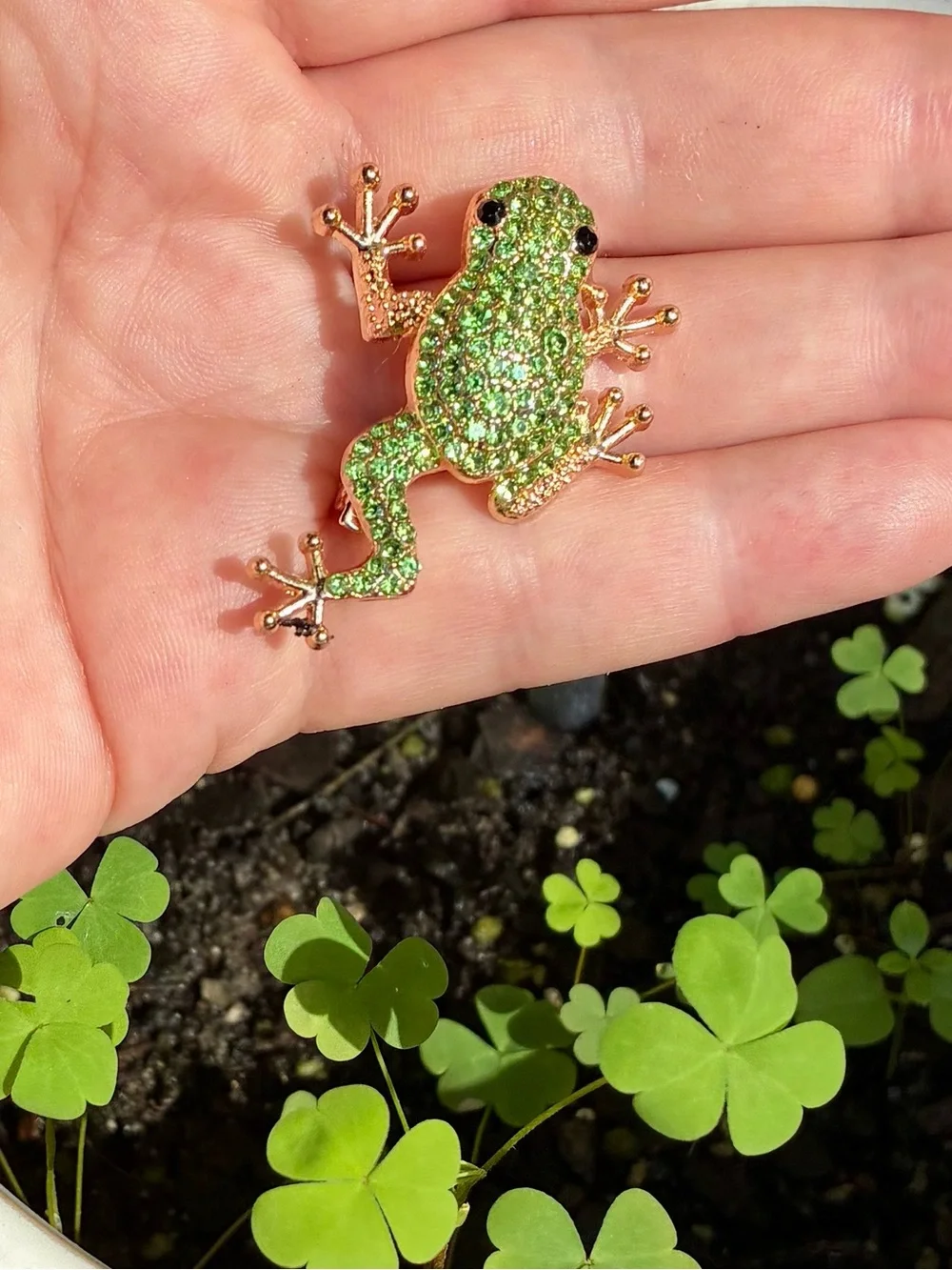 🐸 Gold-Tone Green Rhinestone Frog Pin Brooch- Reptile Habitat Accent